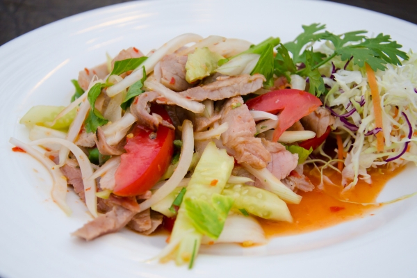 ยำหมูสามชั้นสไลด์