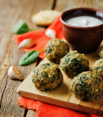 ลูกชิ้นผักโขมทอด