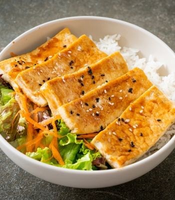 ข้าวหน้าเต้าหู้ปลาแผ่น