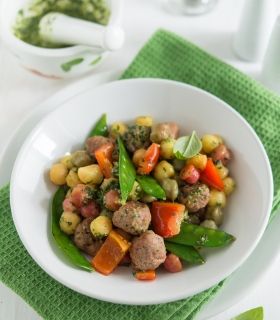 สลัดลูกชิ้นกุ้ง